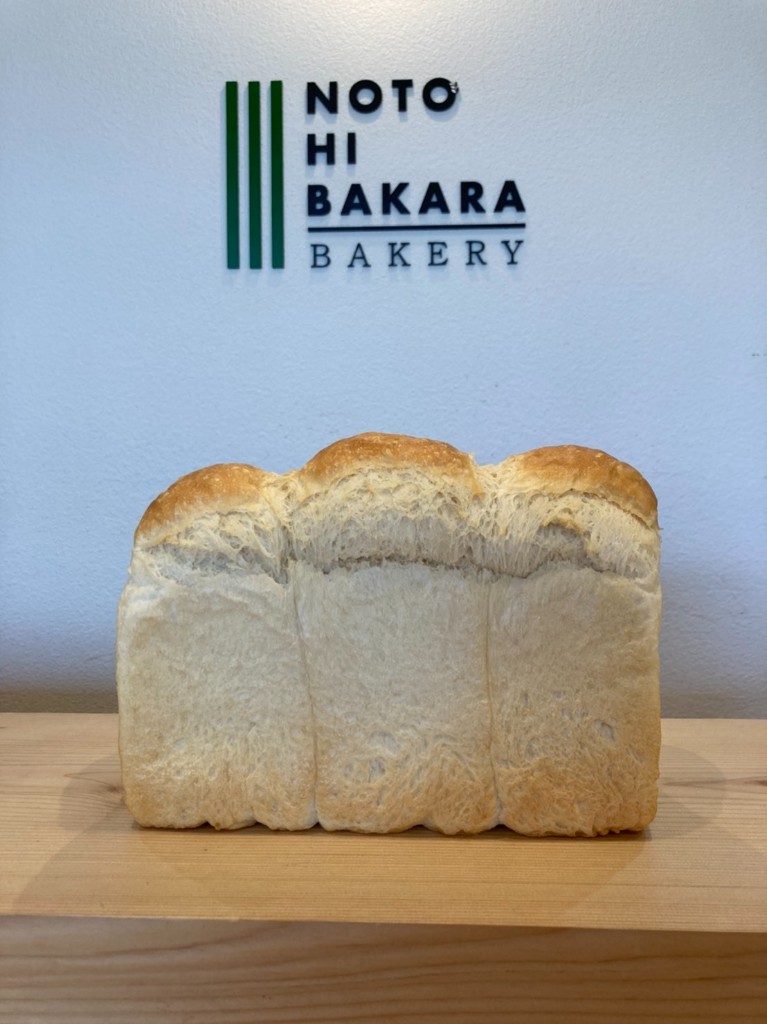 ノトヒバカラベーカリー「ルルミルク食パン」期間限定発売に協力